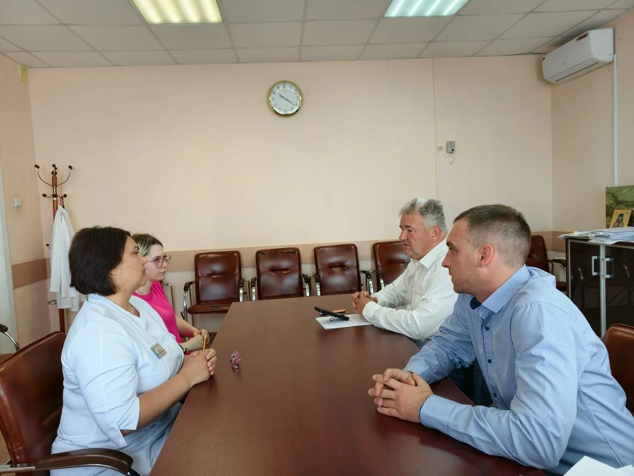 👩‍⚕️ Новый специалист — в нашу больницу
Кадровый вопрос для малых городов — один из самых острых. К