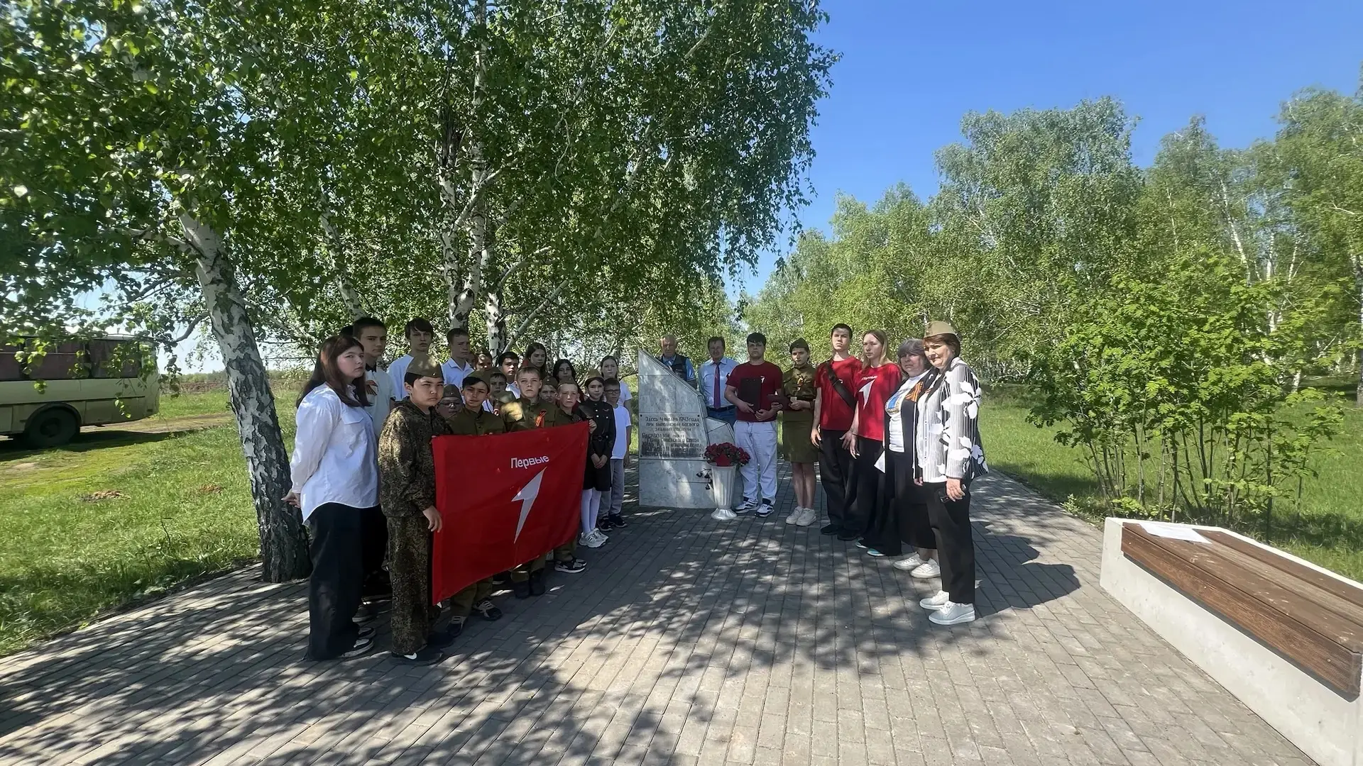 Накануне праздника Великой Победы обучающиеся МАОУ « СОШ с Сосновка» МО « Город Саратов» имени Героя