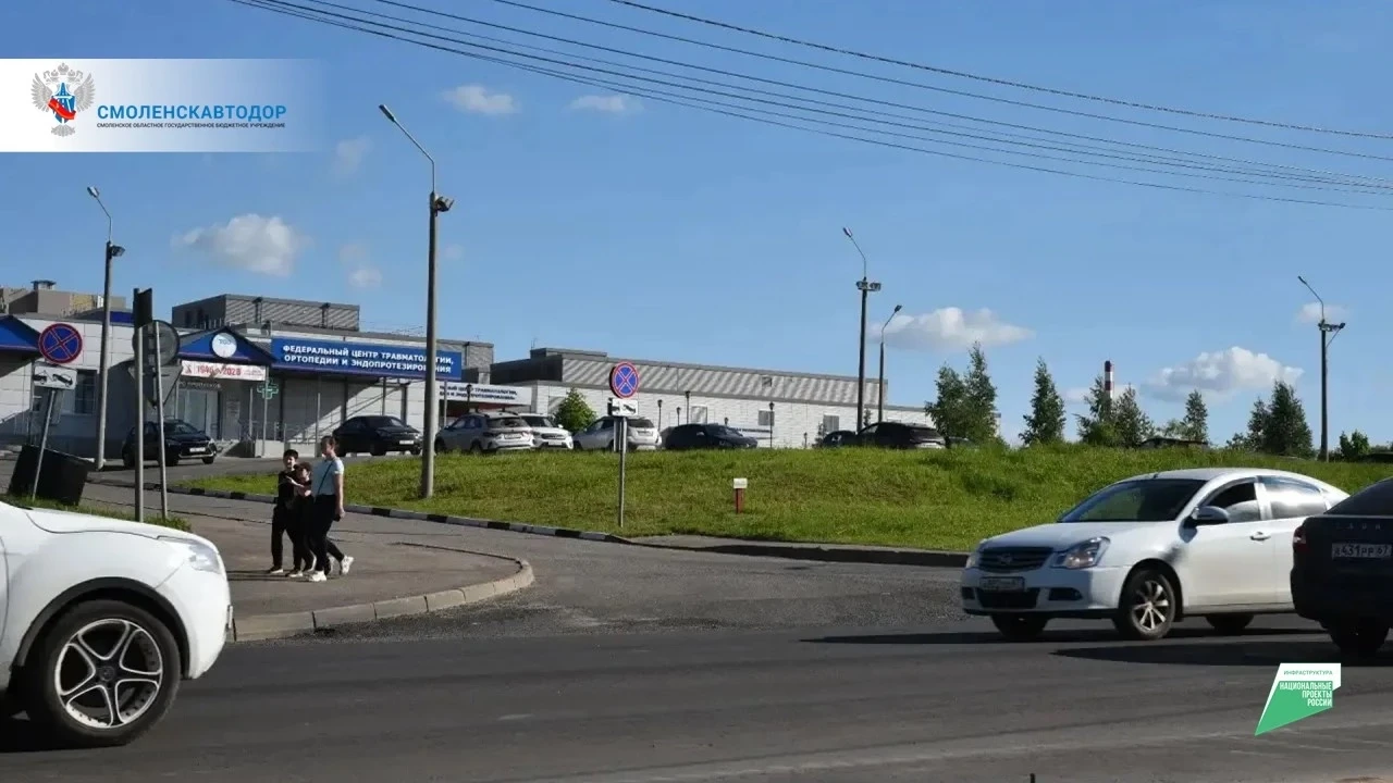 🚧 В Смоленске продолжаются ремонтные работы на Проспекте Строителей 
 
В рамках национального проек