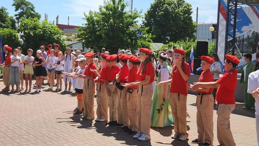 Юнармейцы лицея3 приняли участие в митинге, посвященном празднику Дню России, который прошел в город