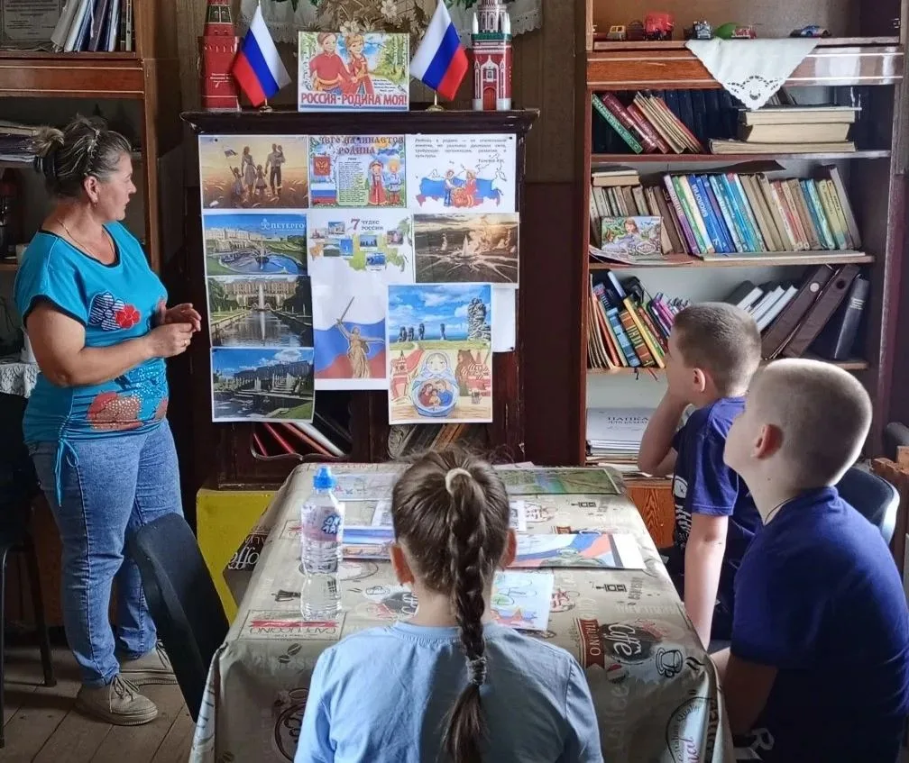 В,, Отдел -музей истории села Смоляниново " прошёл тематический экскурс,, Беседа о Родине" посвященн