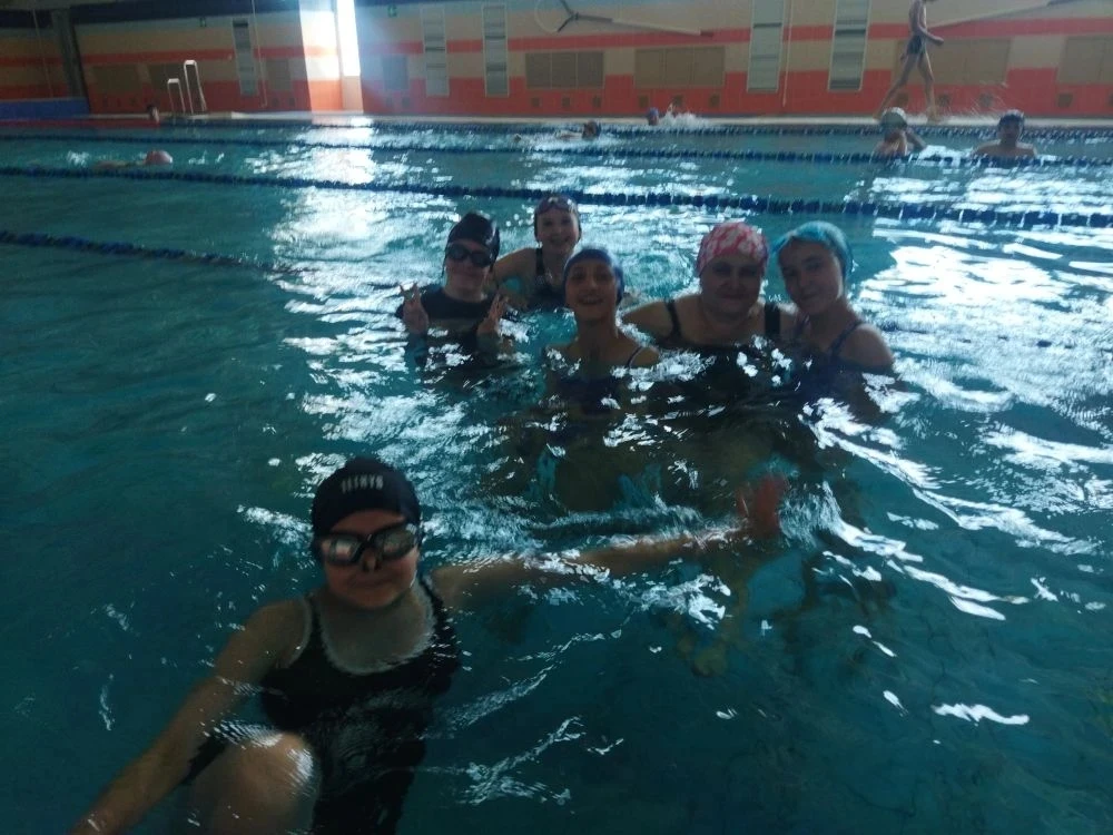 💦 День в бассейне: море улыбок и брызг 🌊
 11 июня 2026 года, в нашем пришкольном лагере был по‑нас