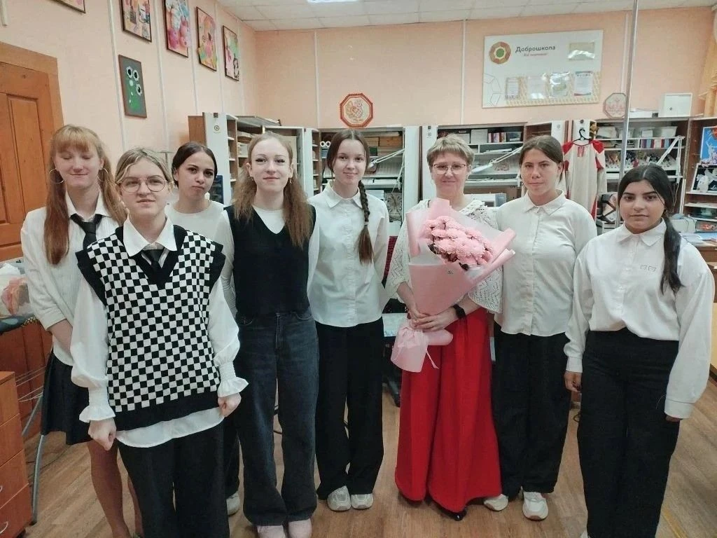 В последнюю неделю мая ученицы 9 класса сдали зачёт по курсу «Машинная вышивка». Испытание состояло 