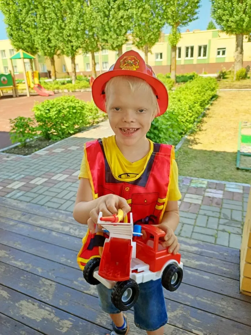 🔥 Юные спасатели в деле! Отмечаем День российского пожарного автомобиля! 🚒

10 июня вся наша стран