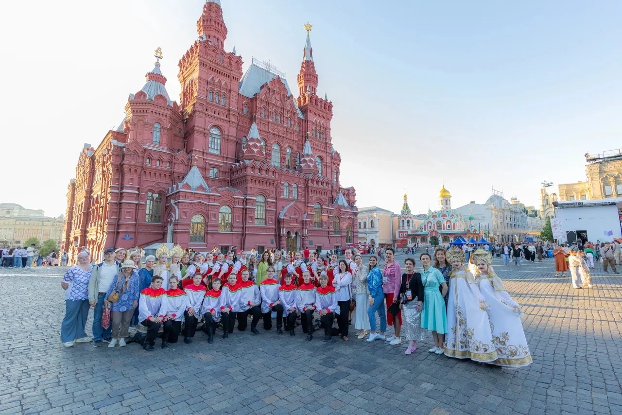 📚 Мы выступили в самом сердце страны! 🎭

С 4 по 7 июня на Красной площади проходит XII книжный фес