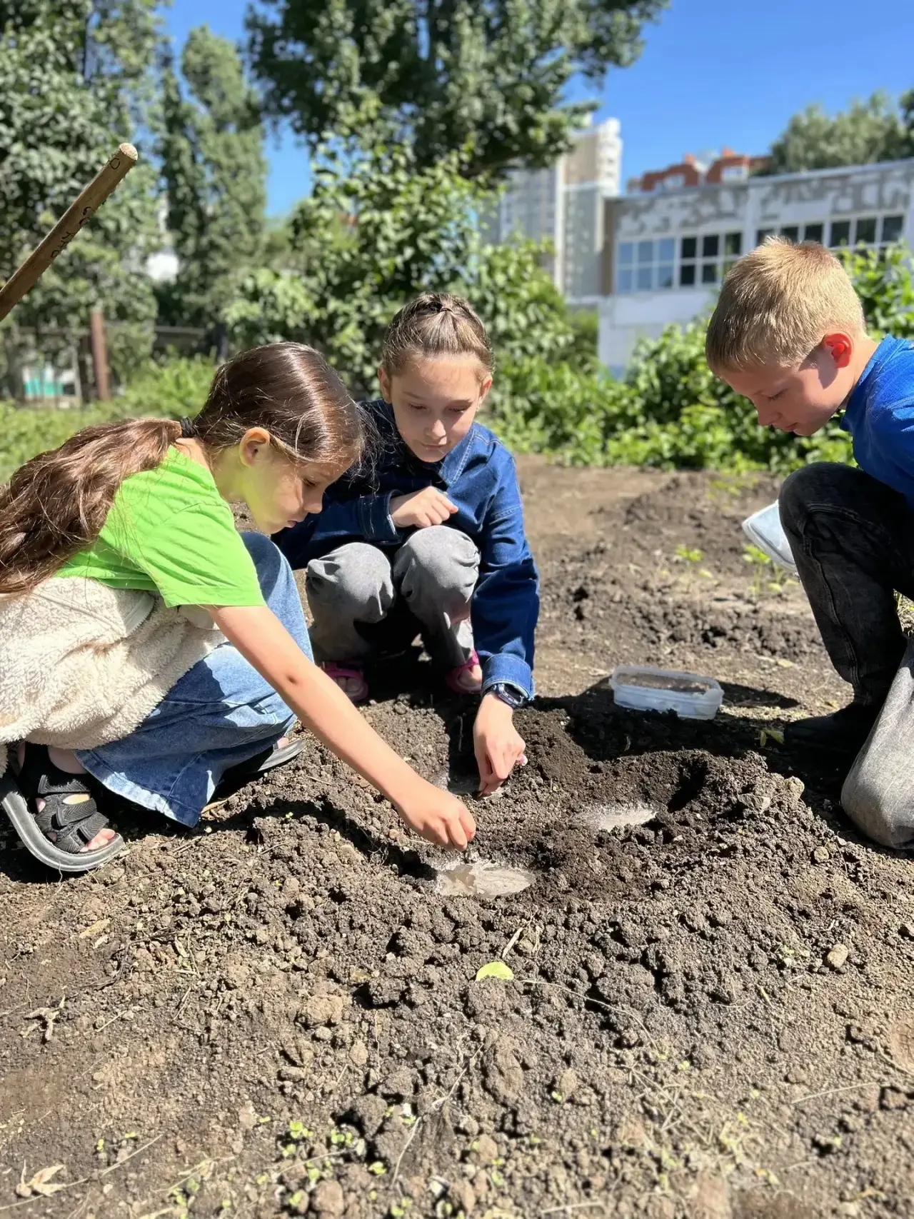 🌱 Юные садоводы на площадке «Агрознайка» в деле! 🌱

На нашей площадке кратковременного пребывания 