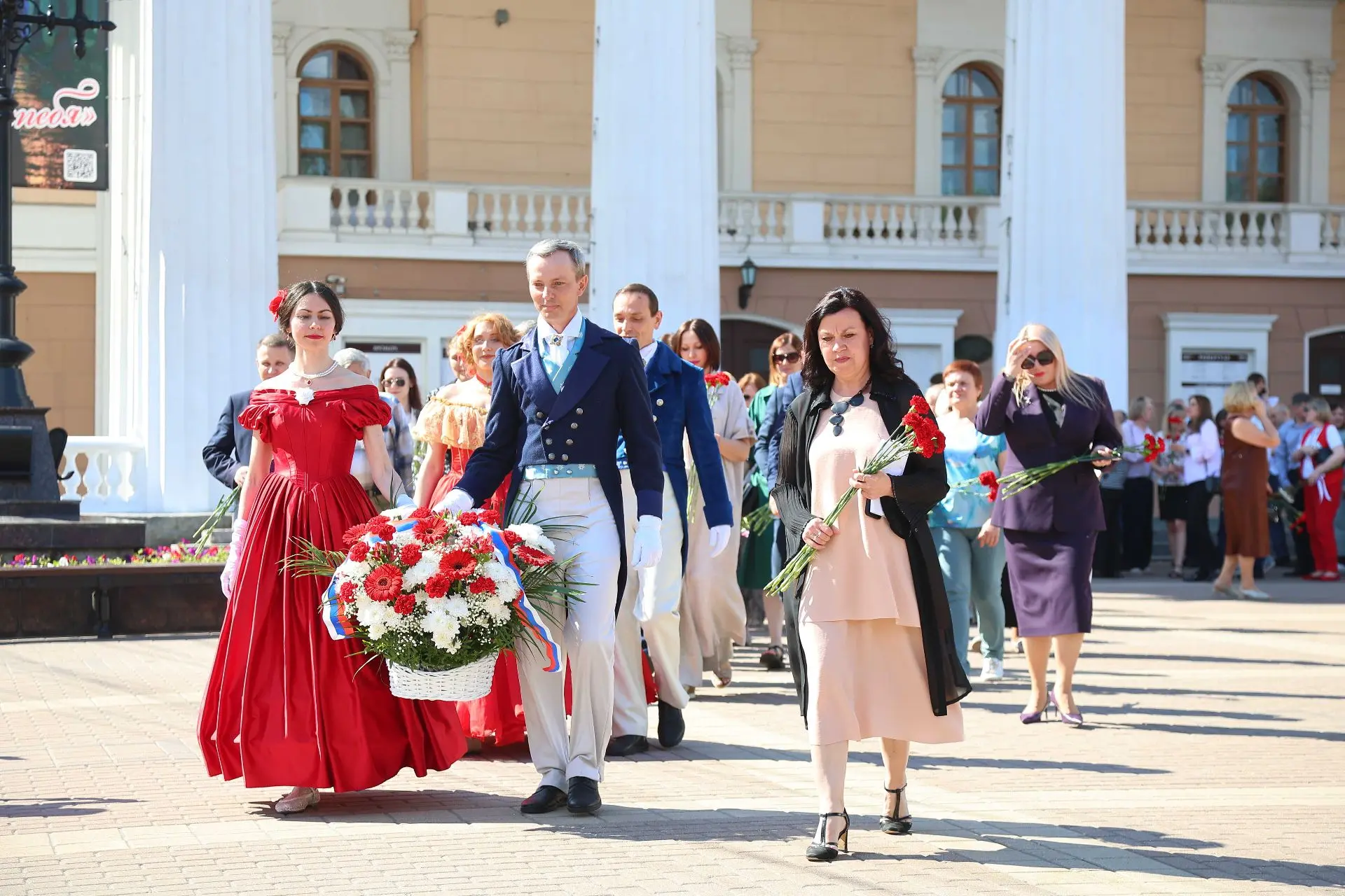 🌷Сегодня наш театр принял участие в торжественной церемонии возложения цветов к памятнику великого 
