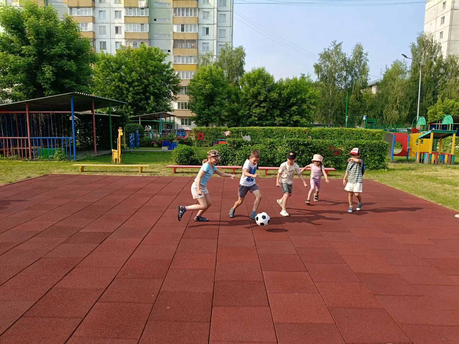 🚶‍♂️🚶‍♀️Прогулки в детском саду – это не только развлечение, но и возможность для детей развивать 