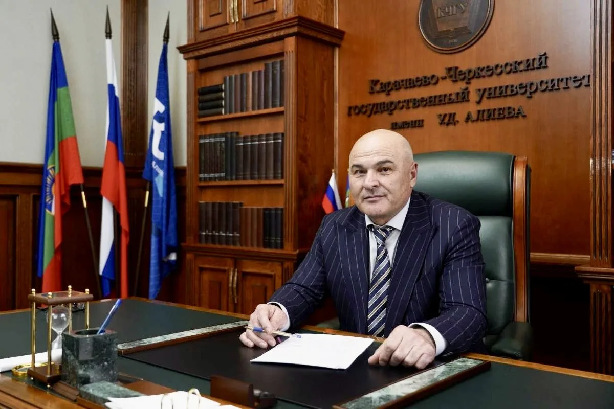 Уважаемые преподаватели, студенты и сотрудники КЧГУ!

Поздравляю вас с одним из главных государствен