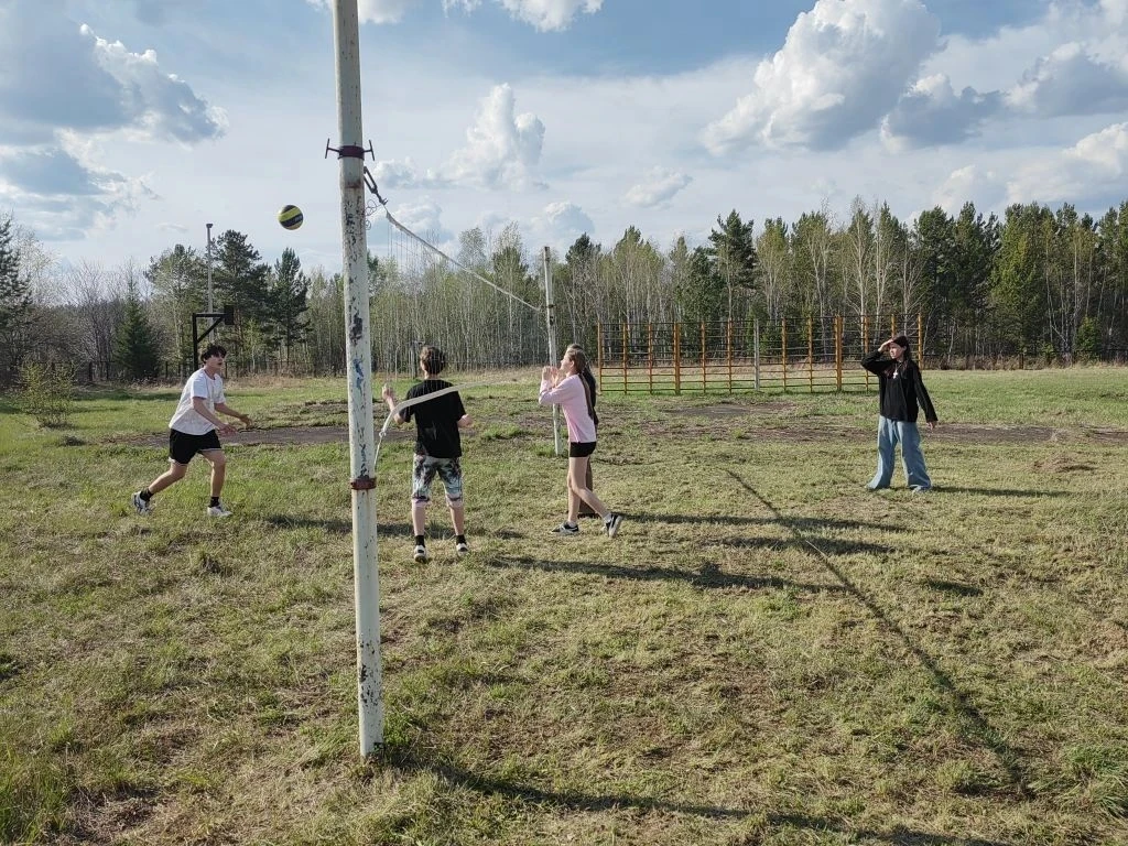 ☀️ Лето — не повод для грусти! ☀️

Наши ребята из школьного спортивного клуба знают, 
как провести к