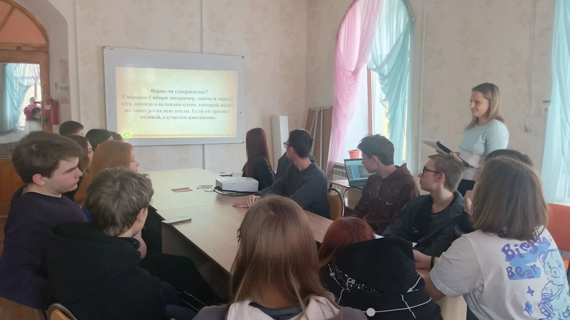 Сегодня с ребятами, в рамках года Единства народов России поиграли в тематическую интерактивную игру