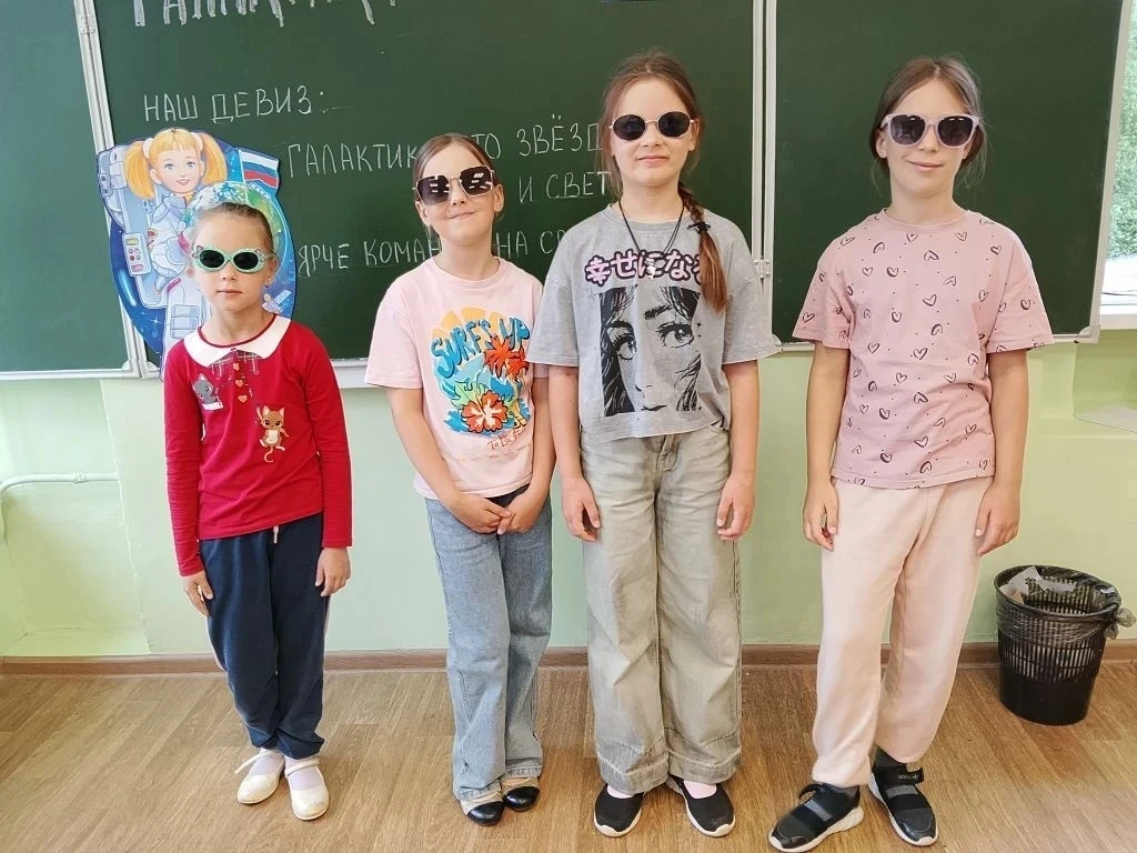 Наш пришкольный лагерь "Космодром" снова в настроении космоса и солнечных улыбок! Как известно, восх