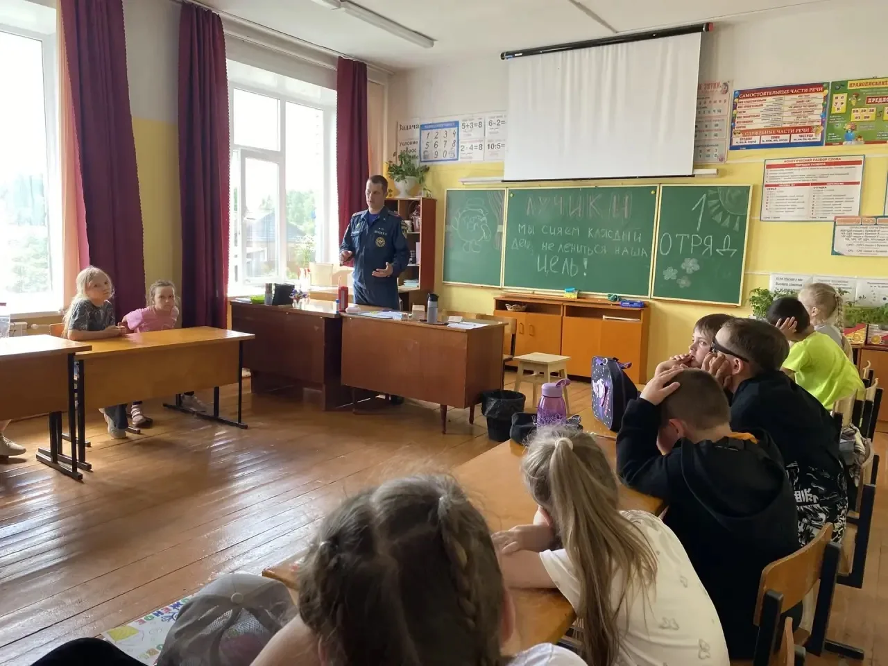 В лагере прошел Единый день безопасности!

В рамках традиционного месячника безопасности в школе сос