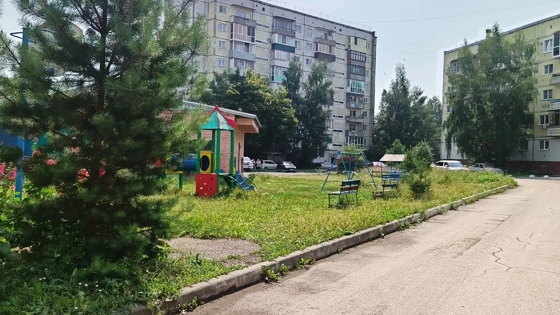 В графике всегда стараюсь выбрать время, чтобы лично побывать во дворах и посмотреть, как ведет рабо
