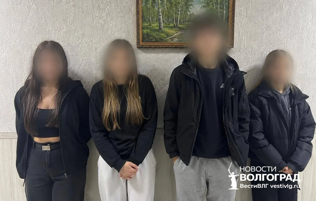 ⚡️ В Волгограде накрыли банду «продуктовых» грабителей.

Две совершеннолетние девушки, 17-летний пар