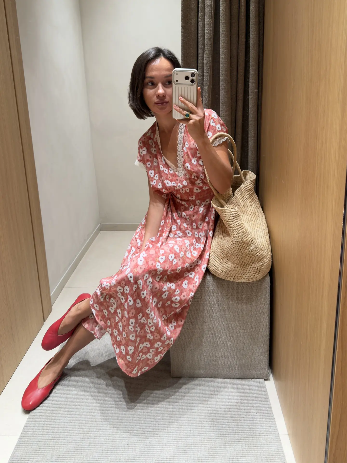 В Massimo dutti были найдены и приобретены очень удобные балетки. И цвет у них такой классный - ягод