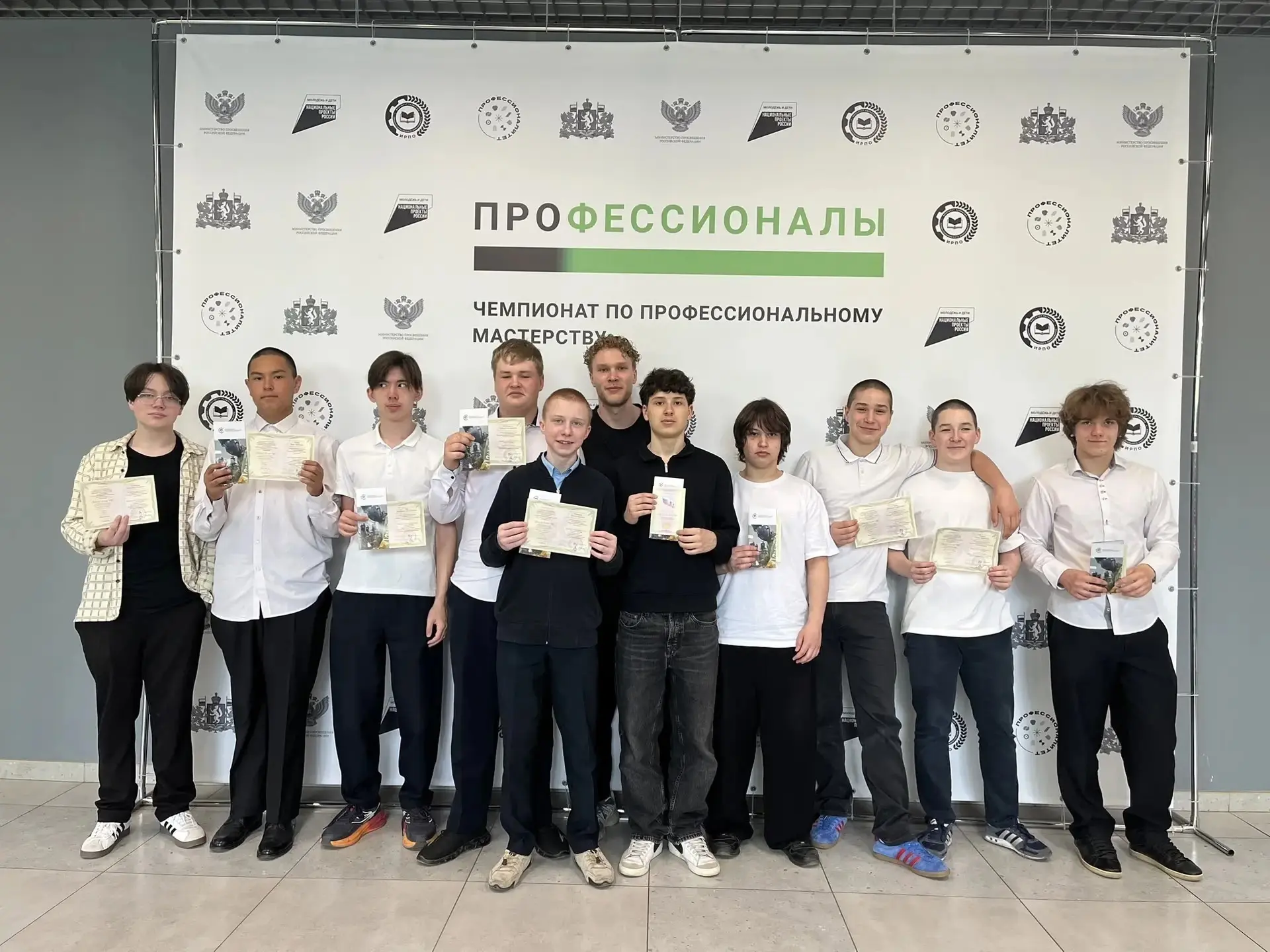 ✨Сегодня — важный день для десяти учеников школы №80!

В стенах Екатеринбургского промышленно-технол