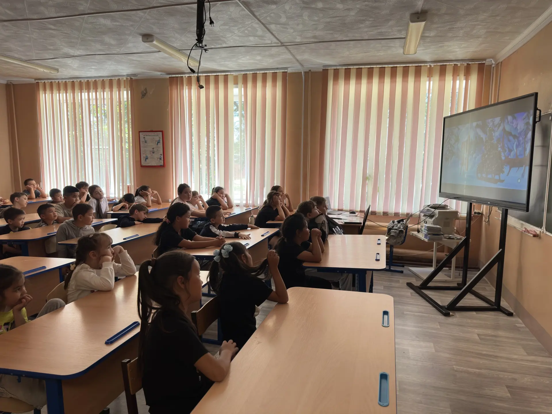Наш пришкольный лагерь продолжает работу! 📚✨

Дорогие друзья!

3 июня наши ребята приняли участие в