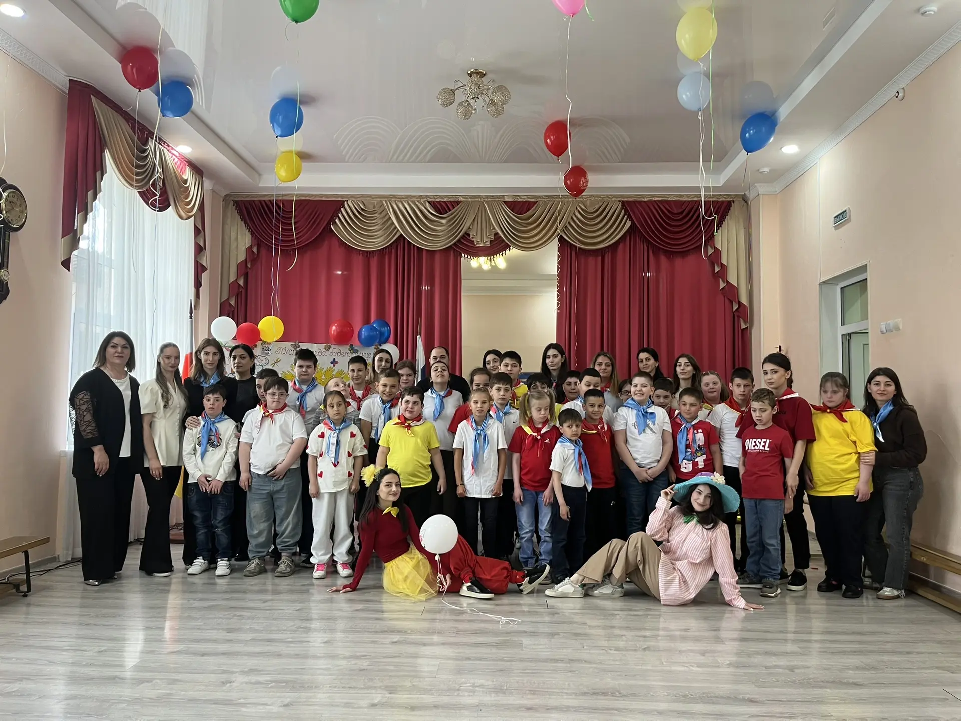 🌞 Открытие лагерной смены — лето начинается ярко! 🌞

Сегодня в нашем Центре состоялось торжественн
