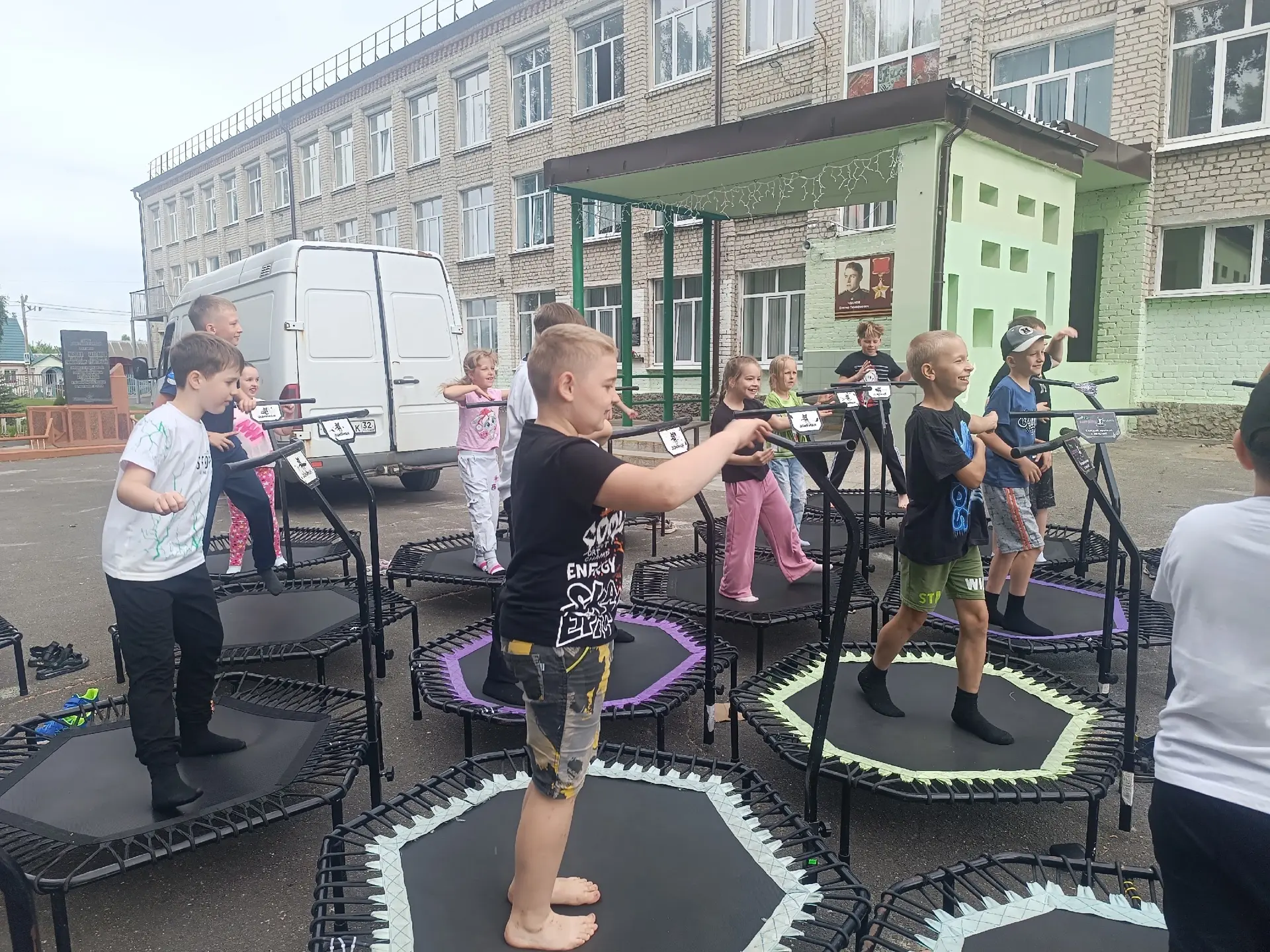 Полетели в лето с пользой! ✨

15 июня 2026 года в летнем оздоровительном лагере «Светофор» при МБОУ 