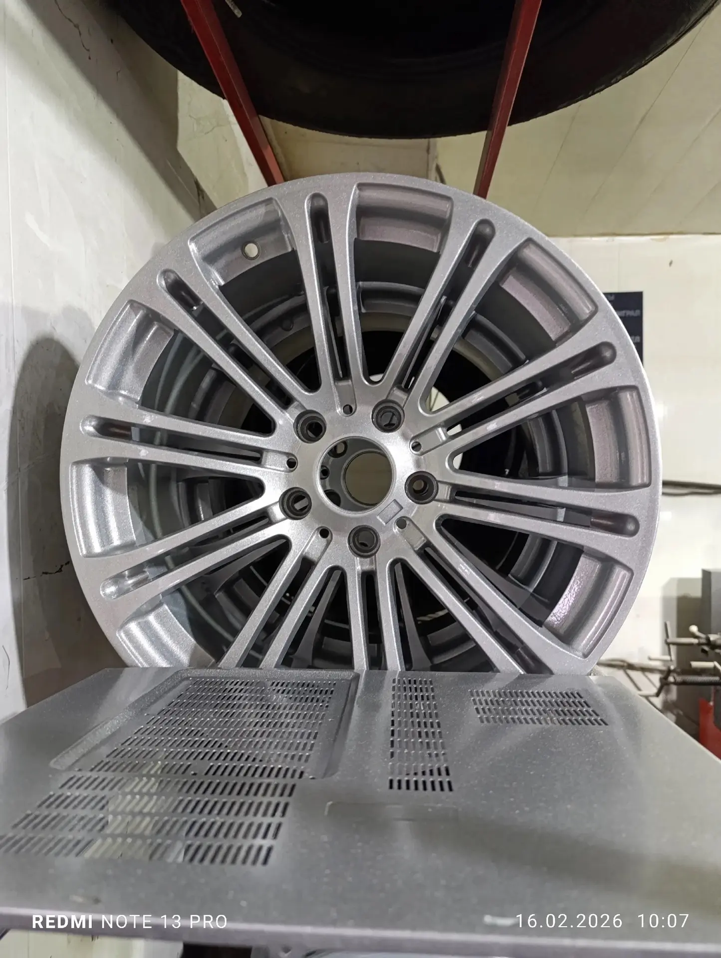 Продам диски R18X8j с БМВ 5 Е60, разболтовка 5х120 ровные, покрашены хорошей краской
Цена 40000р.
+7