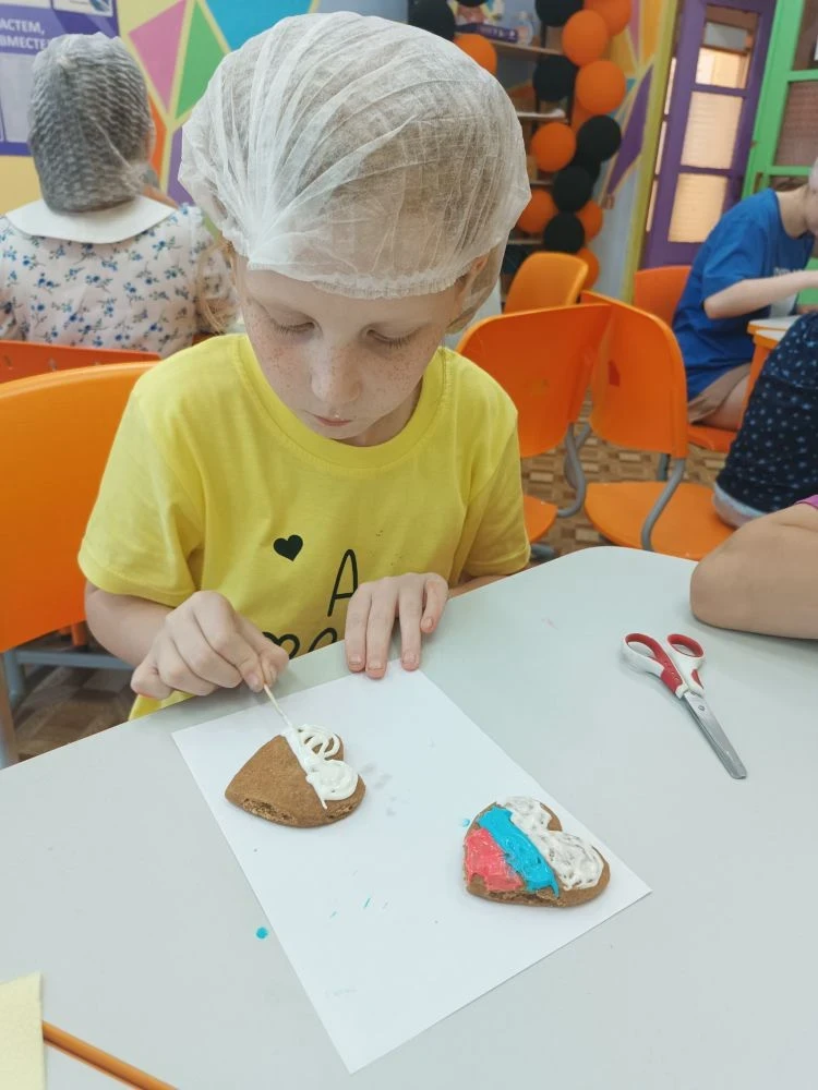❤🇷🇺Сердца, пропитанные любовью к Родине: кулинарное шоу в пришкольном лагере "Новое поколение"!

Н