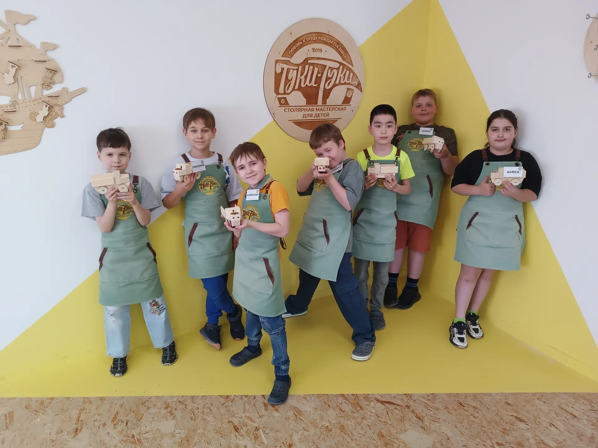 🌞 Первая неделя лета для детей пролетела за созданием настоящих тружеников и помощников – бортовых 
