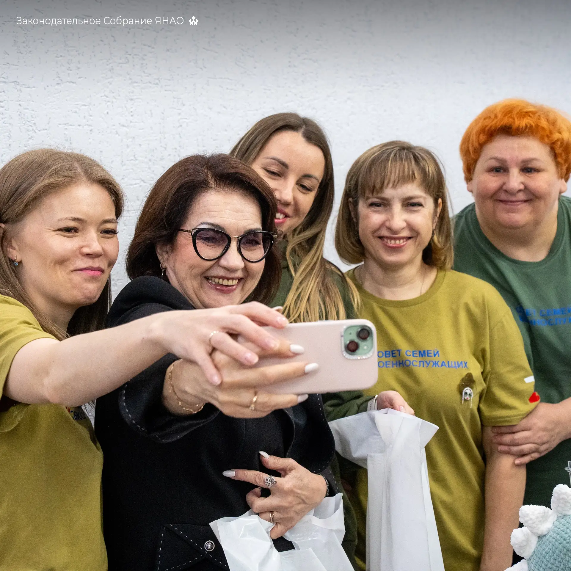 Участники форума «Диалог парламентариев» присоединились к благотворительной ярмарке в поддержку учас