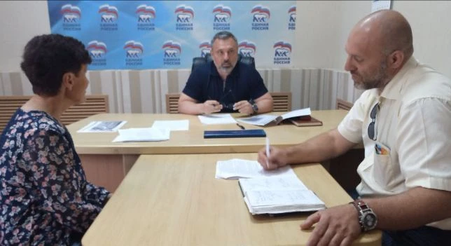 В Каневской район с рабочим визитом прибыл депутат Госдумы Дмитрий Лоцманов

Сейчас парламентарий пр