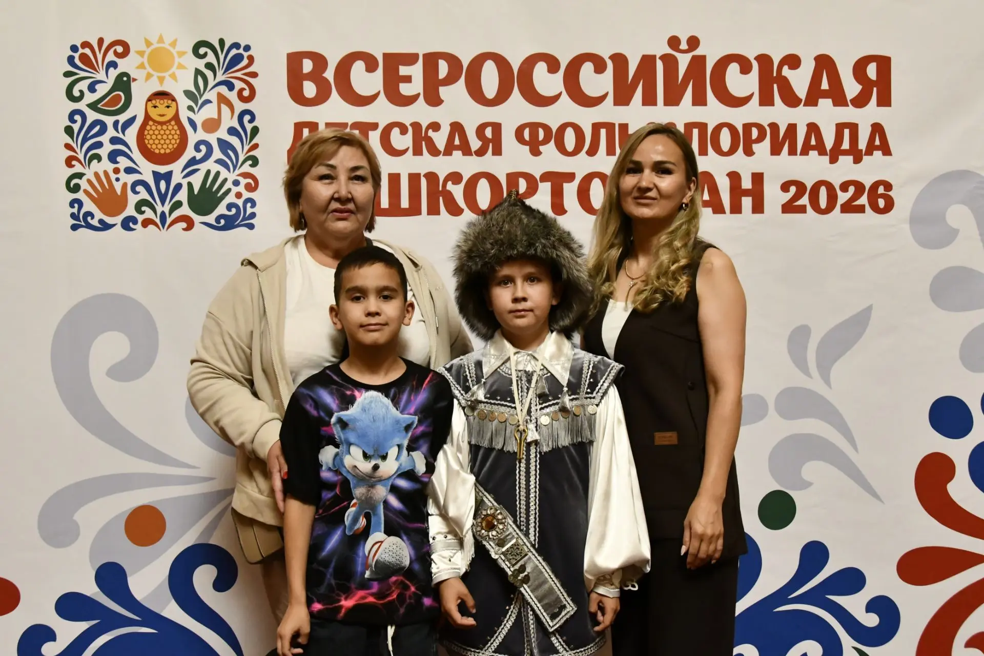 Өфөгә халыҡ ижадын үҙ итеүселәр йыйылды.
Көйөргәҙе районынан халыҡ йырҙарын башҡарыусы Әнүәр Вахитов