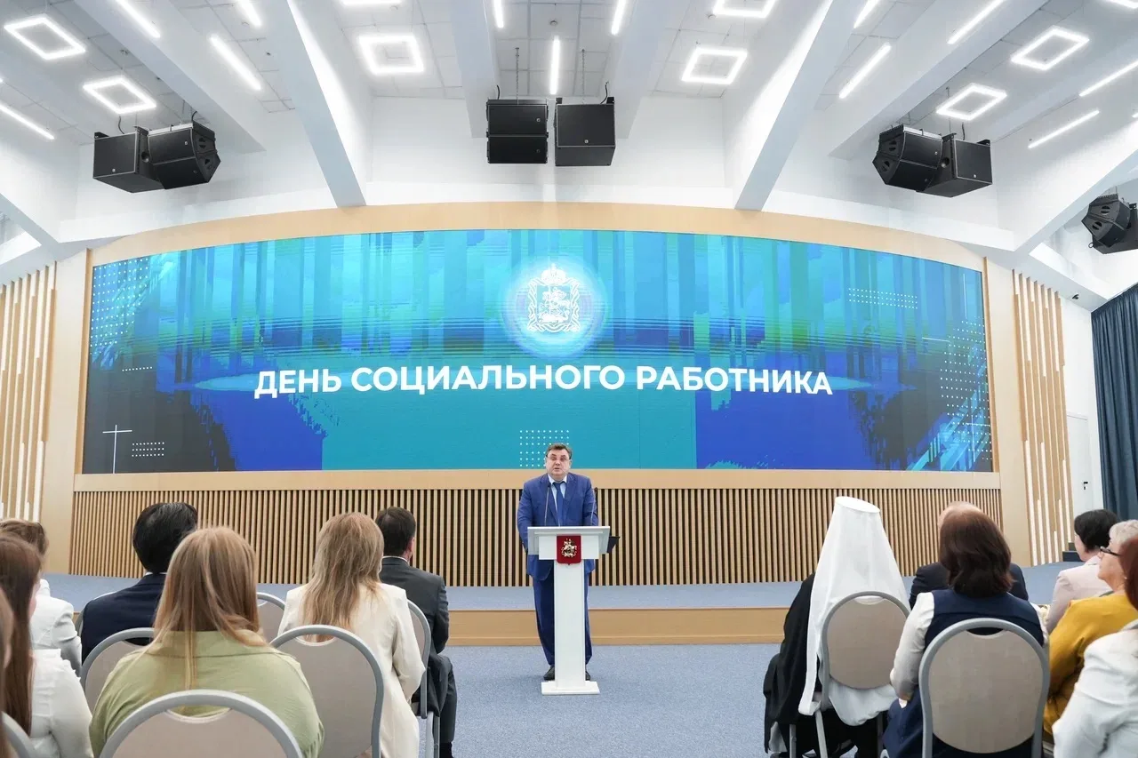 ❤️ Министр юстиции РФ вручил ведомственные награды работникам социальных служб Московской области

В