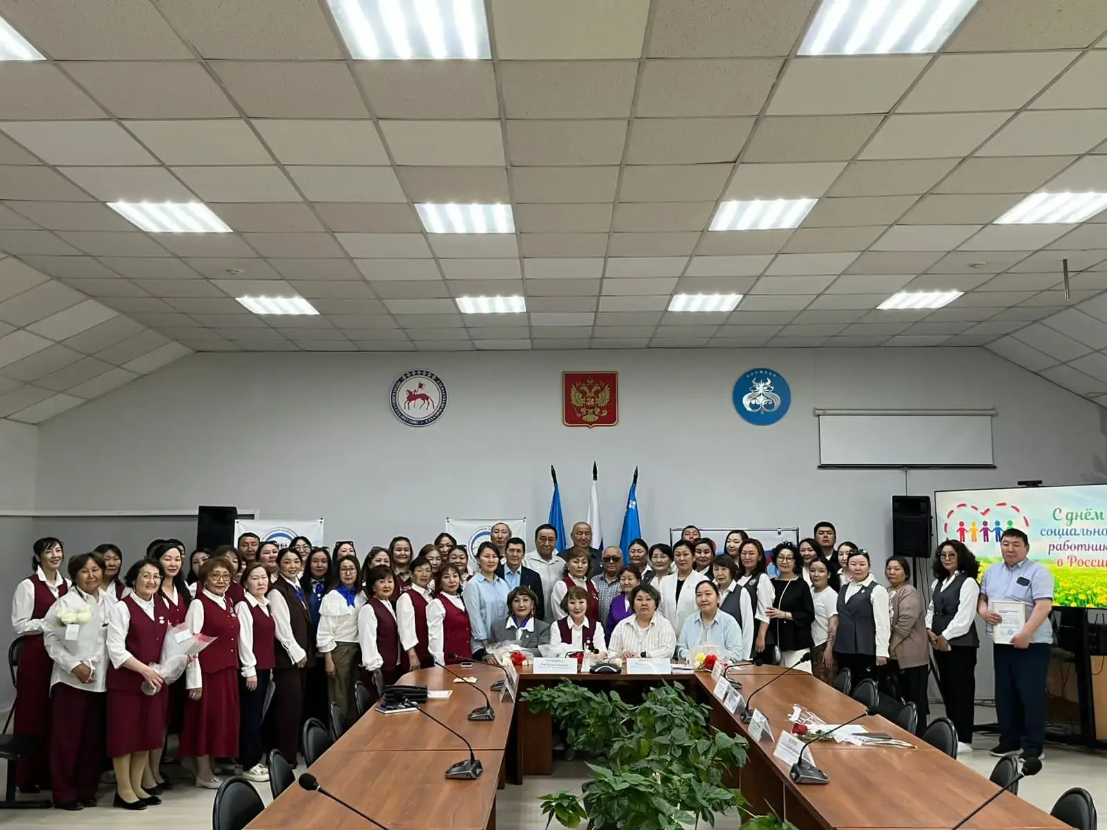 8 июня — День социального работника! Сегодня в нашем улусе прошло душевное и вдохновляющее мероприят