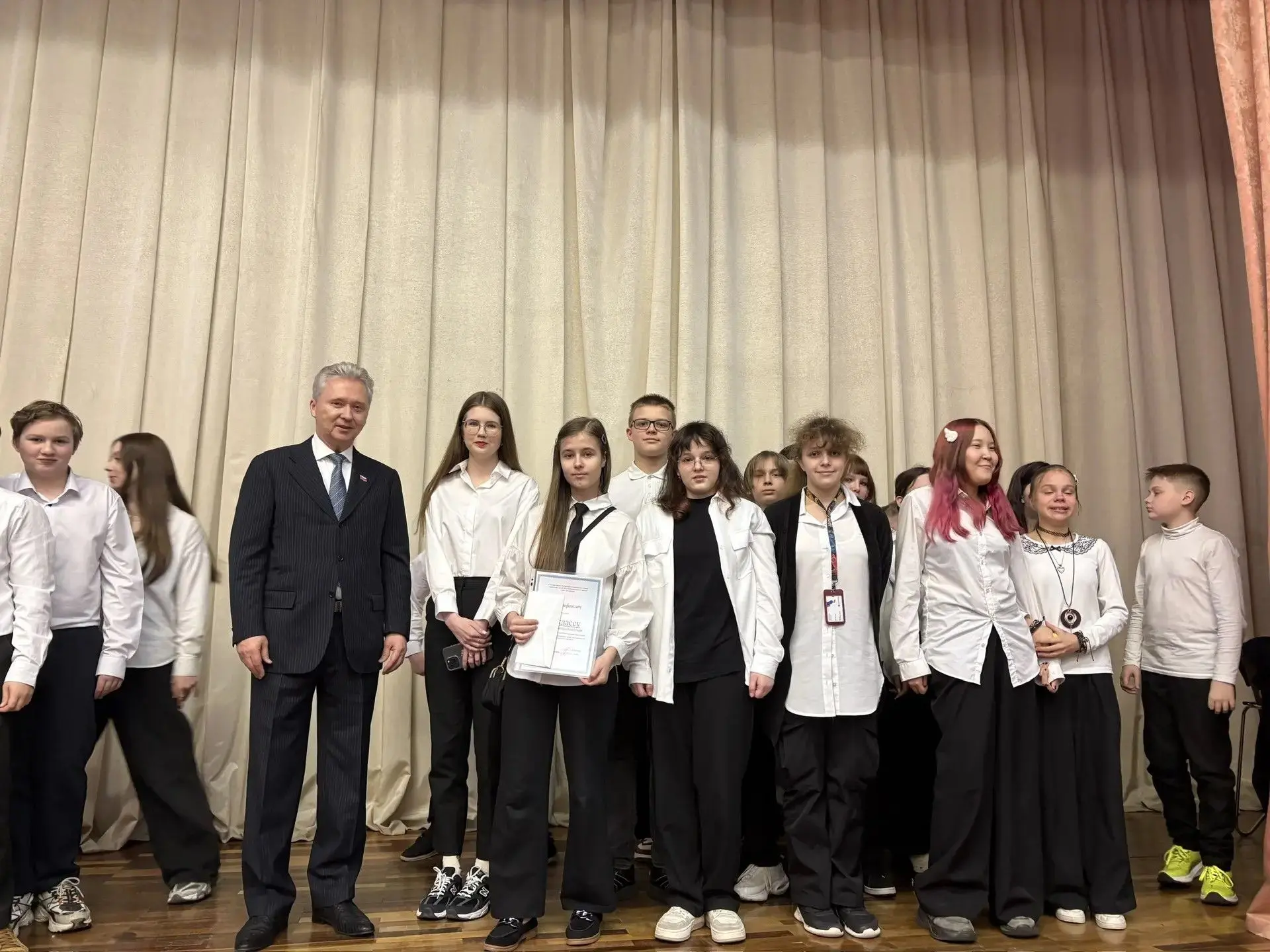 В Лицее № 590 прошла церемония вручения школьной стипендии по итогам третьей четверти. Попечительски