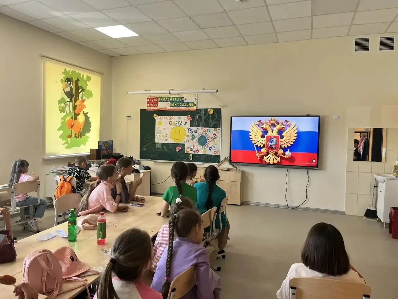 Десятый день лагеря:
🌷 День России в нашем пришкольном лагере!

Сегодня в нашем лагере царило патри
