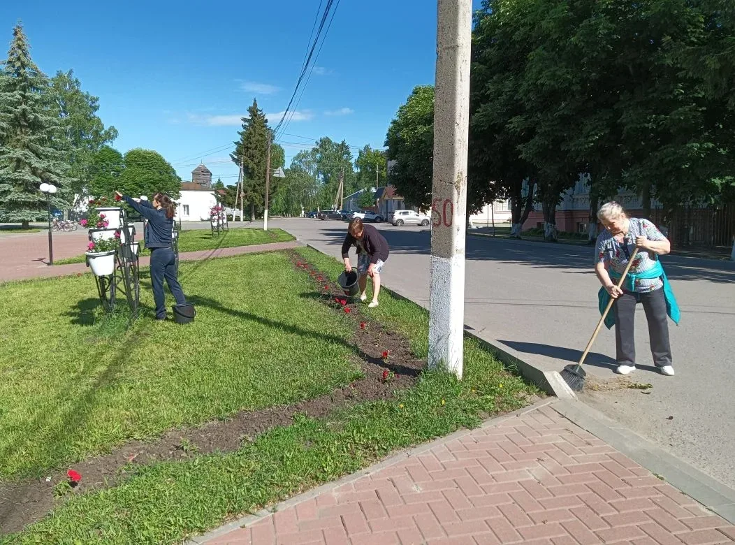 🧹 6 июня коллектив детского сада принял участие в субботнике по благоустройству и санитарной очистк