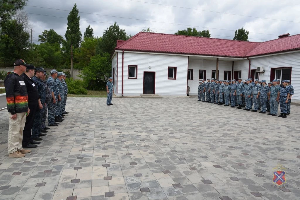 В Волгограде стартовали региональные соревнования кинологов со служебными собаками, приуроченные к 1