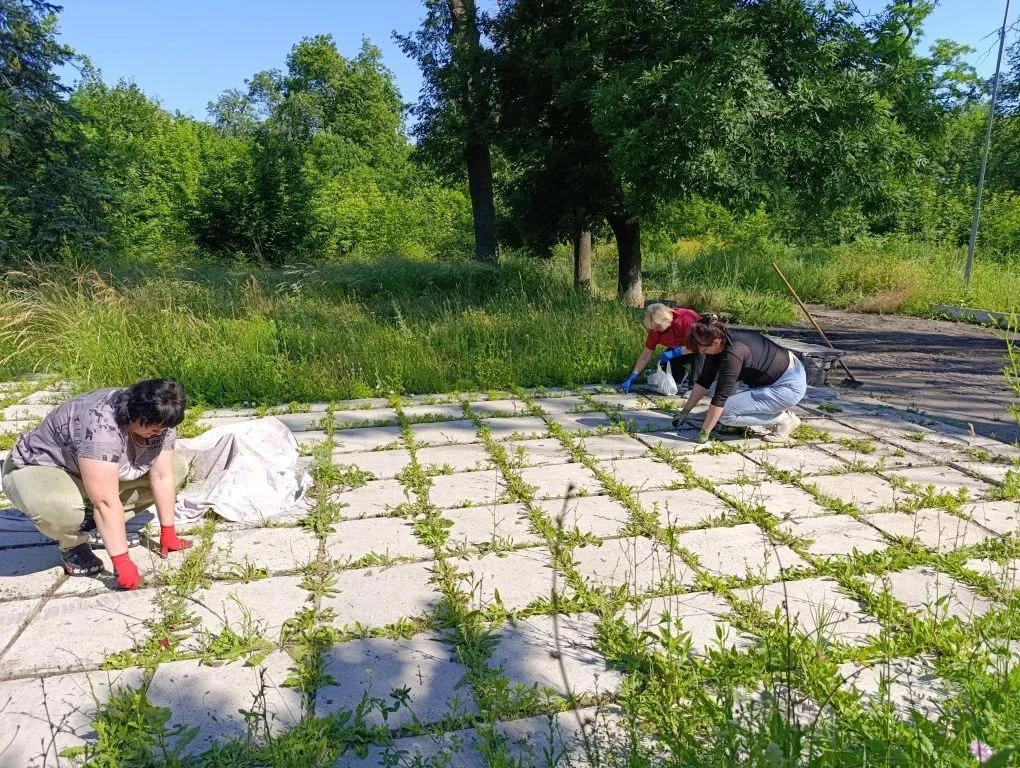 В Советском внутригородском районе городского округа Макеевка состоялась акция «Чистый обелиск»


В 
