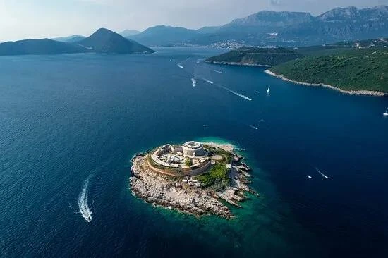Рубрика #Удачныерешения

Mamula Island — пример того, как сильная история может стать основой соврем