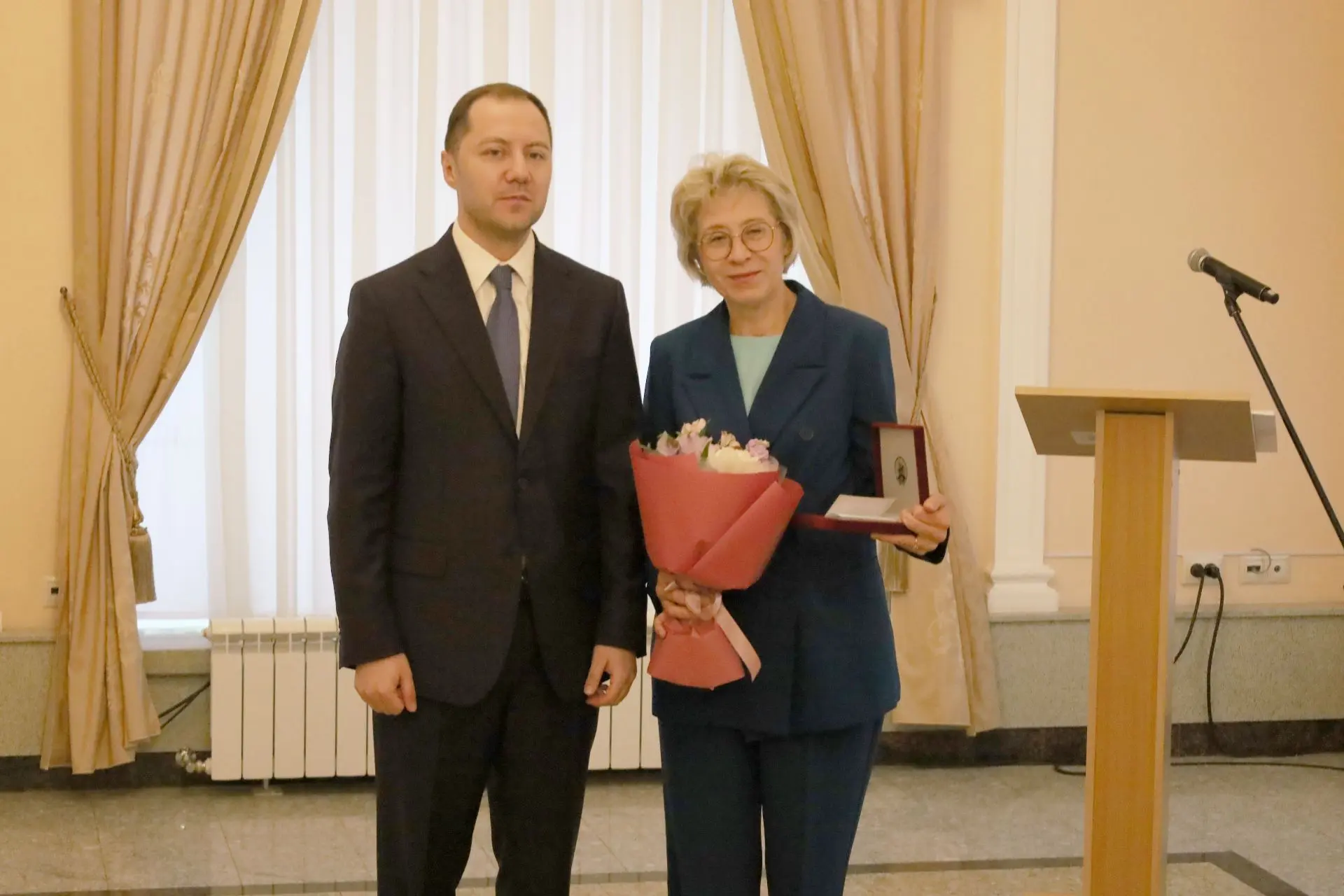Награждение специалистов Республиканского Центра по профилактике СПИД!
 
В торжественной обстановке 