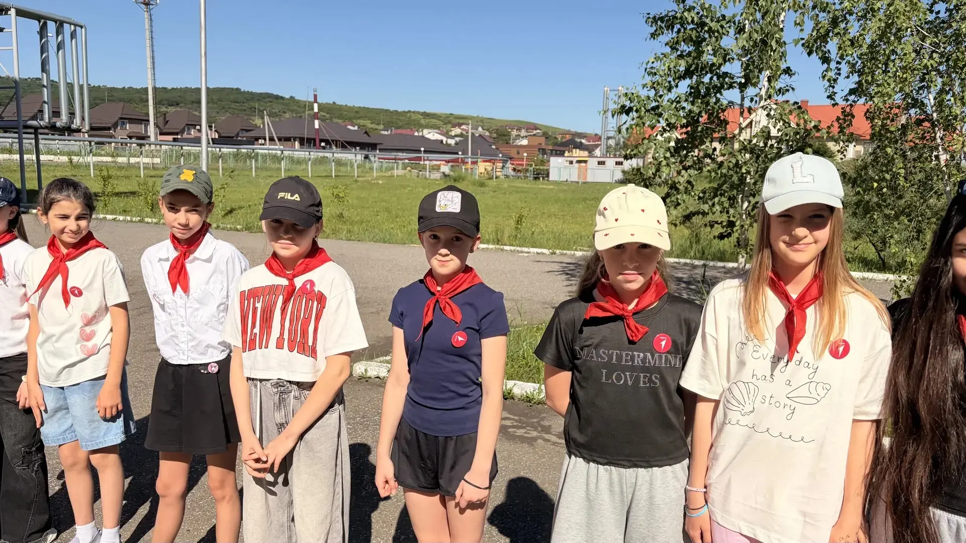 ✨8 июня проводим в лагерной смене День первых!! Активисты Движения Первых заряжают энергией и позити