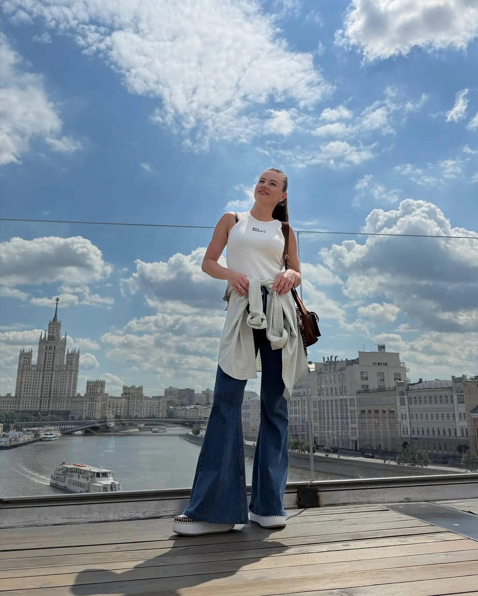 Зацените творчество моего 8-летнего фотографа! Вставай, говорит, ща тебе ноги длинные делать будем �