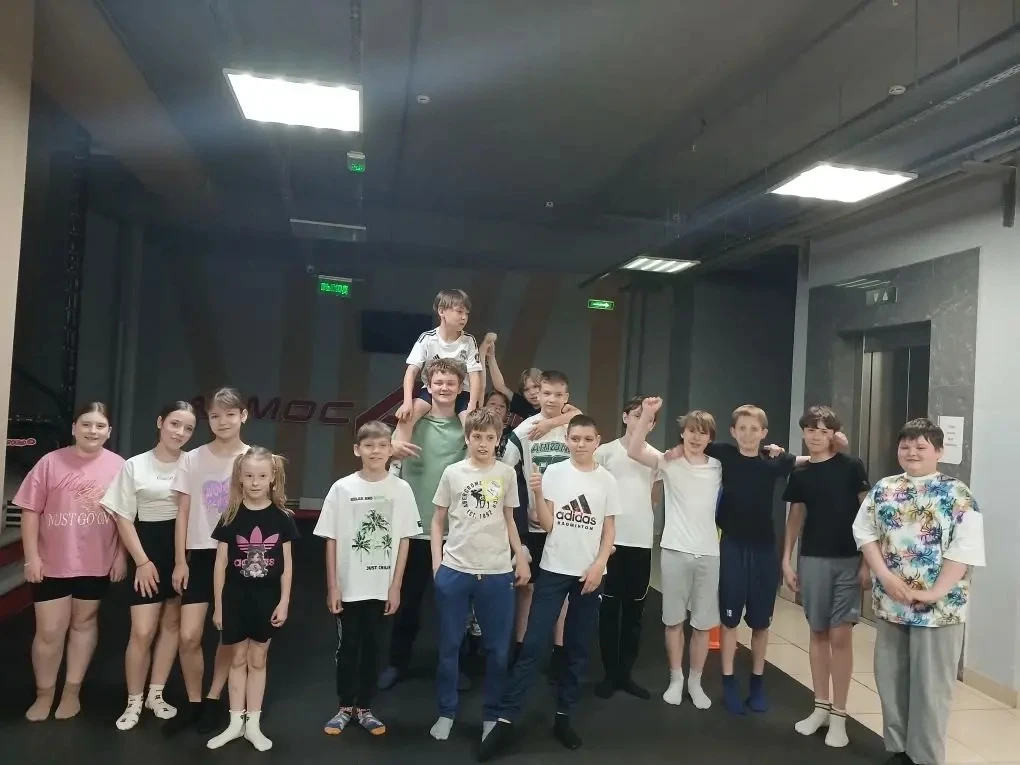 👫Наши классы продолжают делиться фотографиями с мероприятий в конце учебного года. Ребята из 6б вме