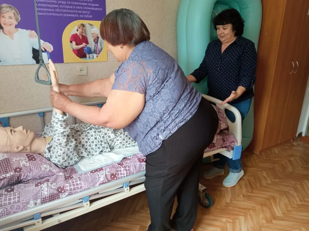 В ГАУ СО КЦСОН Ровенского района, в рамках реализации регионального проекта «Активное долголетие» на
