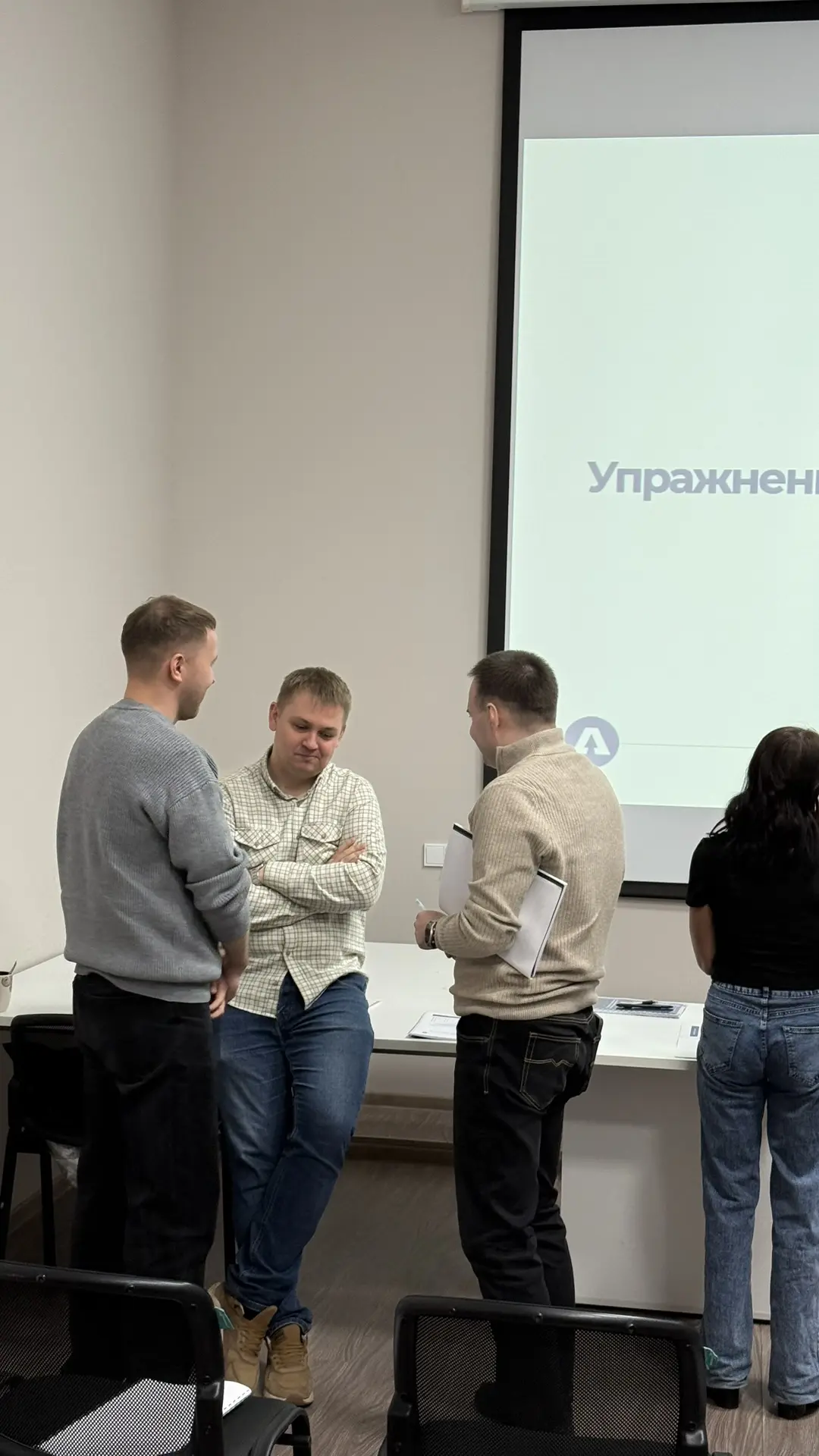 Сегодня начали работу с отделом продаж «КОМОССТРОЙ».
🔹
Первый тренинг-про доверие.
Точнее - про то,