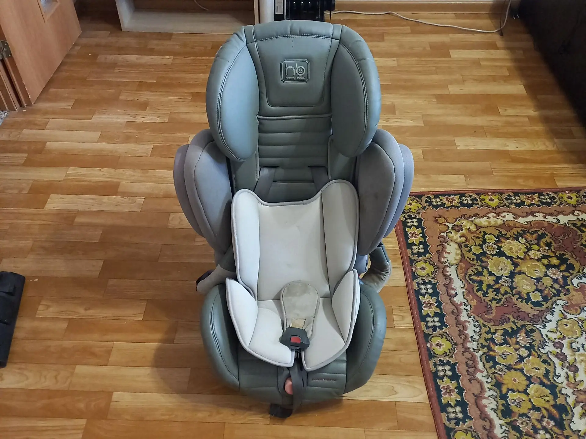 Продам детское автомобильное кресло 9-36кг. Цена 1800 руб.