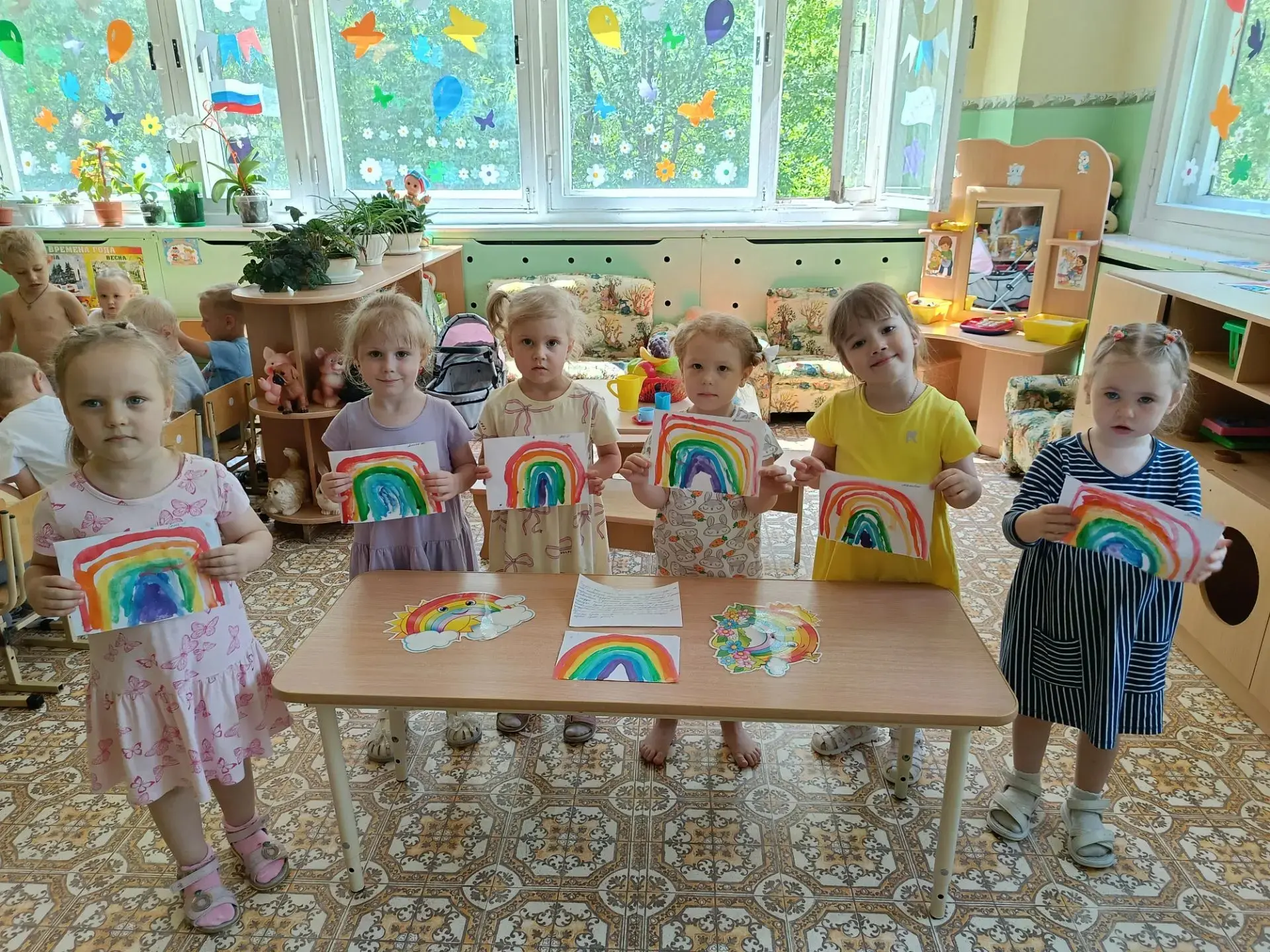 Дети 7 гр, узнали откуда появляется радуга. Какие цвета и сколько их. И узнали что обозначает , кажд
