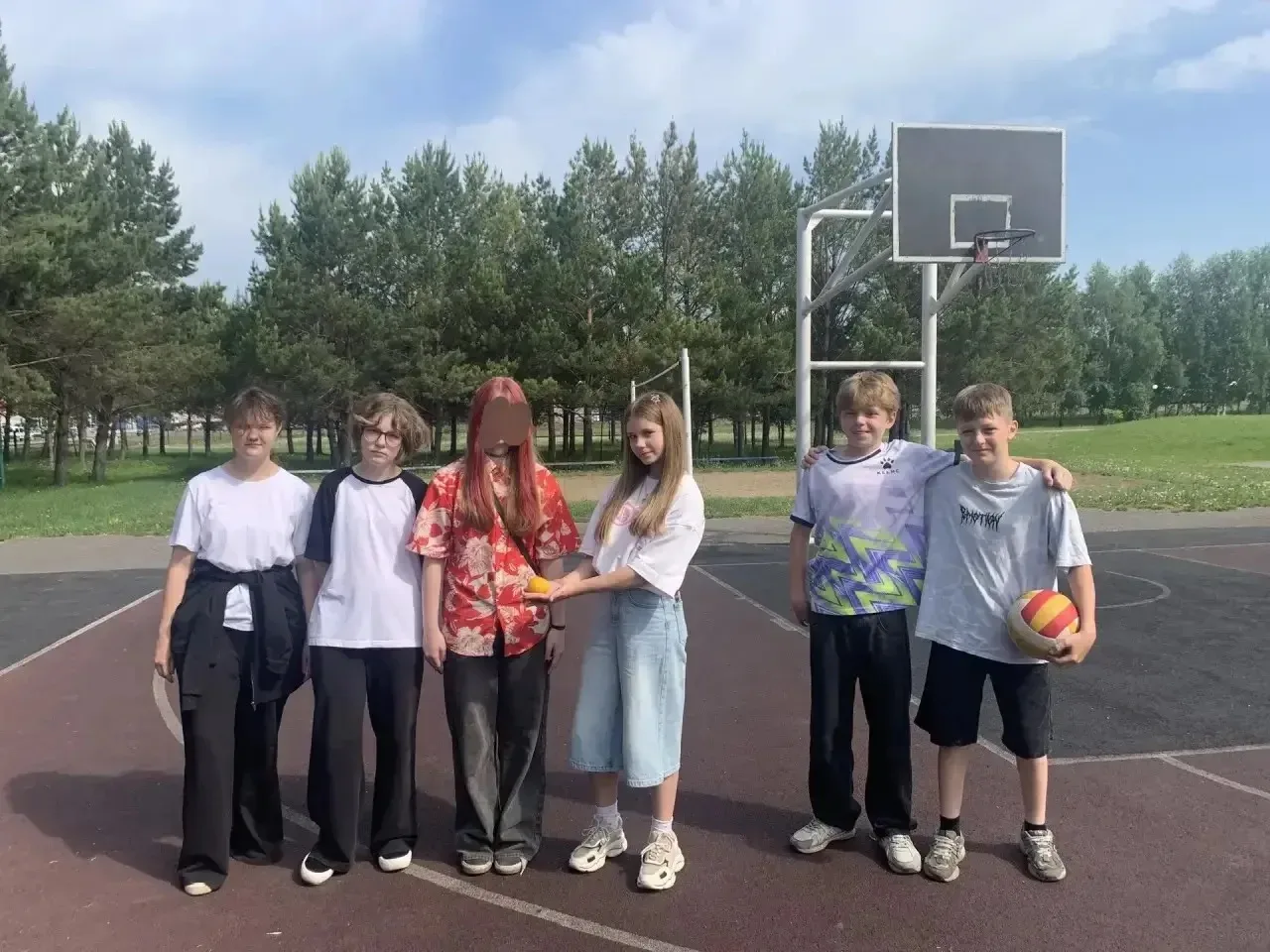 ☀️Лето. Природа. Класс!☀️

Летним солнечным днём 7 "Б" класс отправился на День Здоровья, на стадион