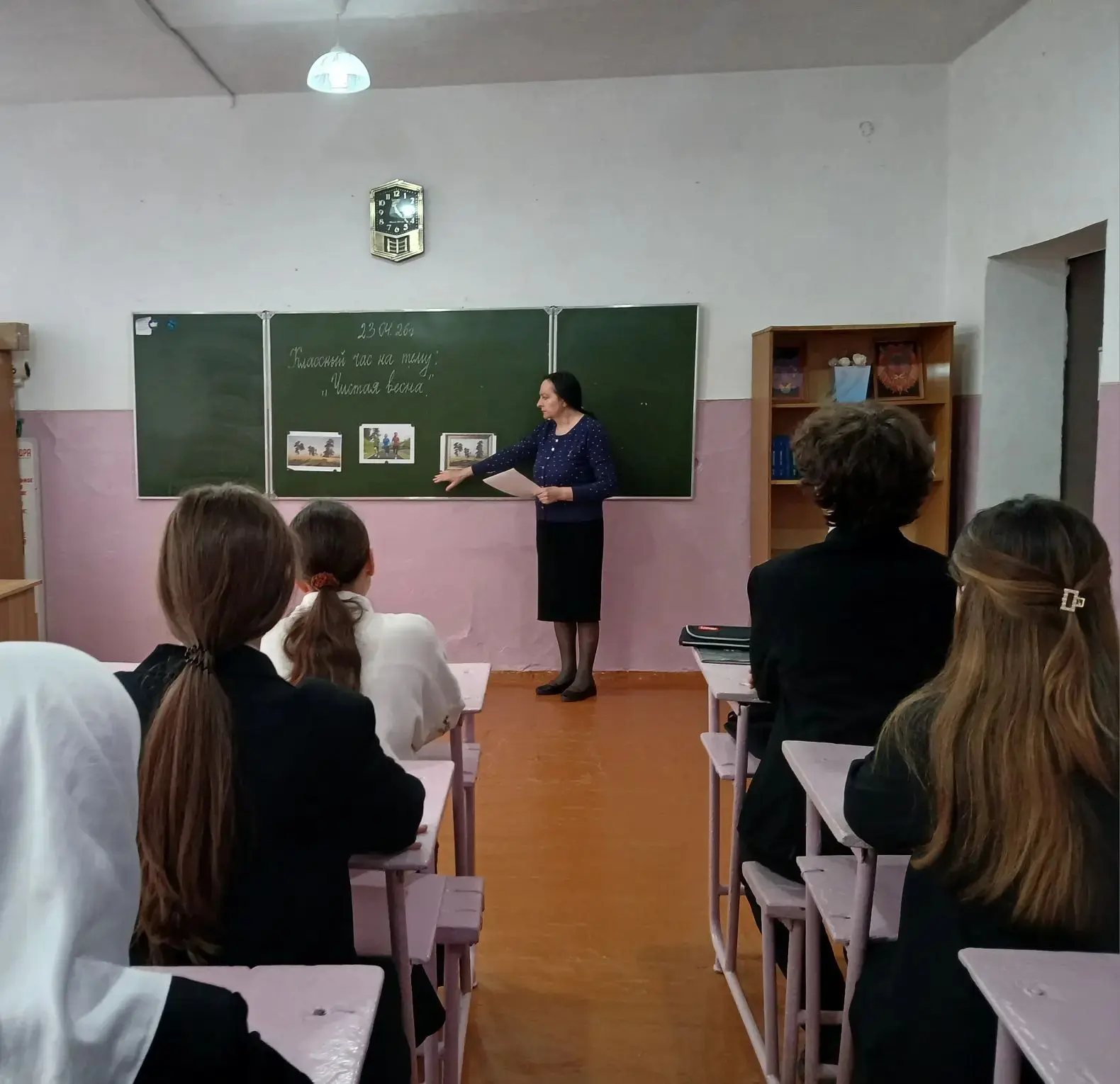Классный руководитель 7 "б" класса Муртазалива М.М. провела классный час на тему: « Чистая Весна 🌱 