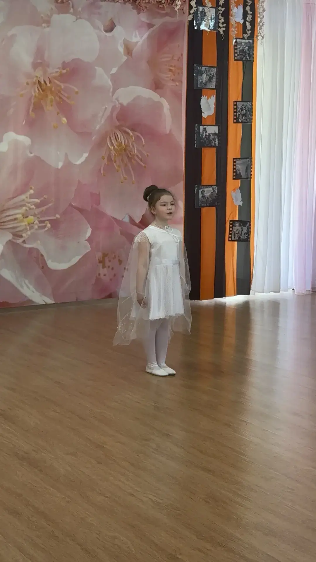 Спасибо! Спасибо я говорю
Всем ветеранам за то, что живу.
За то, что вижу леса и поля,
За то, что св