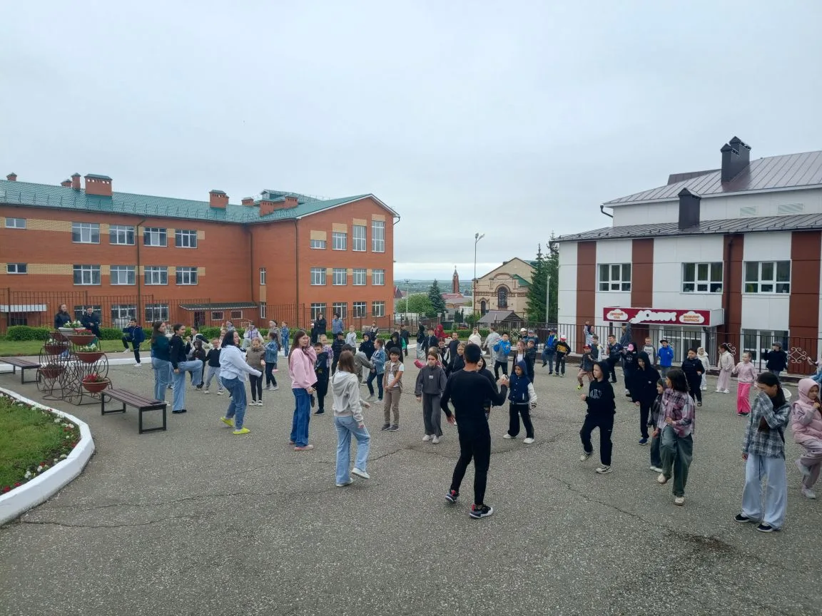 3 ДЕНЬ

 

       Сегодня, 3 июня, состоялось открытие пришкольного летнего оздоровительного лагеря 